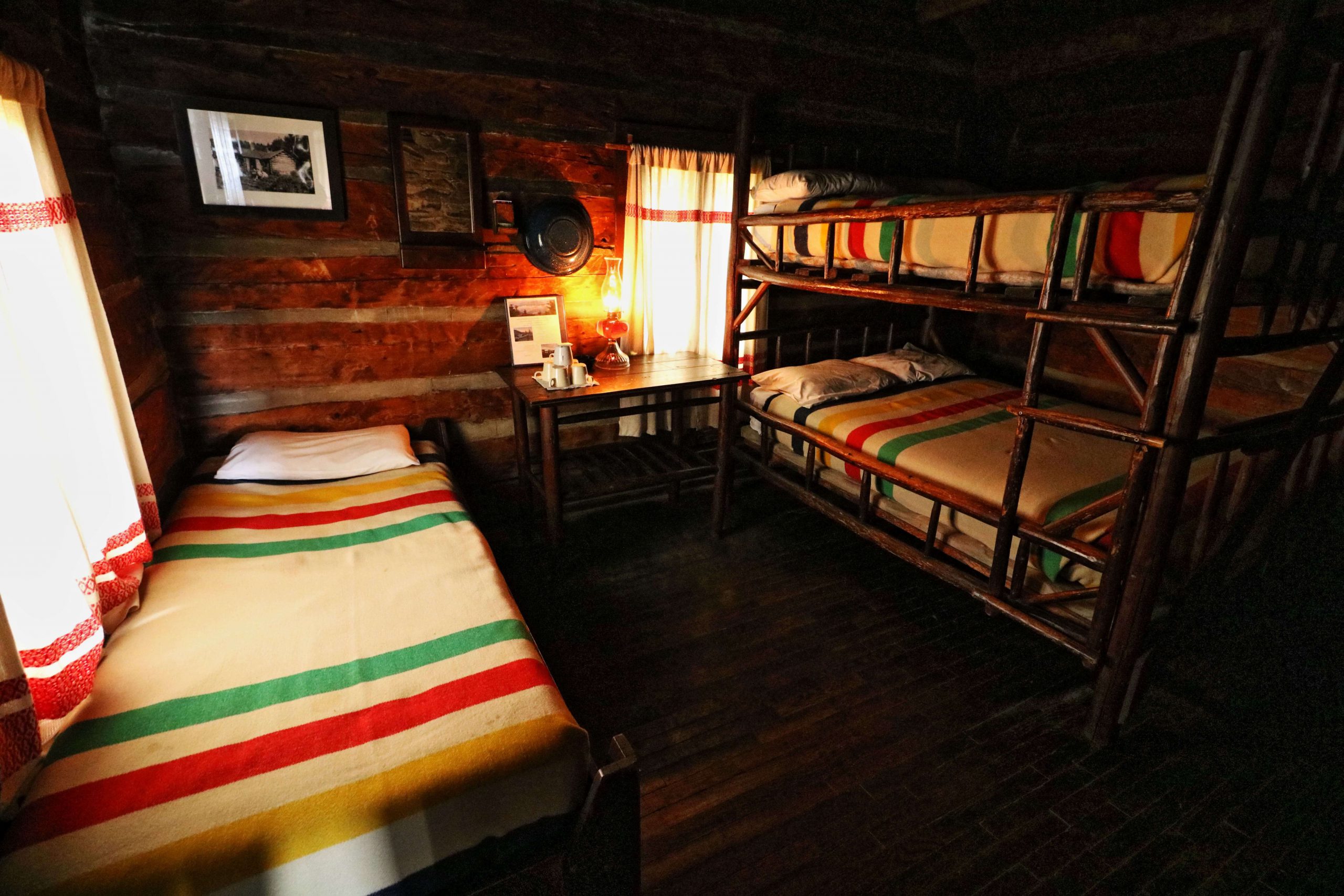 leconte lodge room with single bed and bunk bed 
